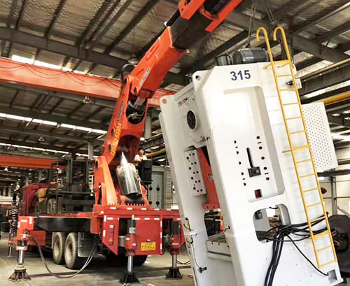 咸宁附近随车吊出租，轻松解决运输难题