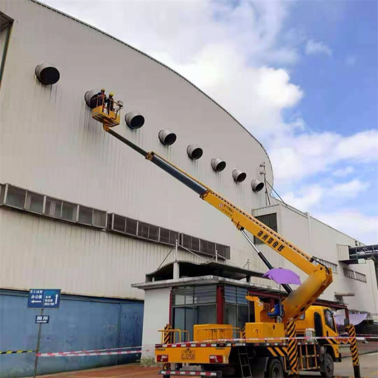 咸宁高空作业车出租服务：专业广告牌安装解决方案