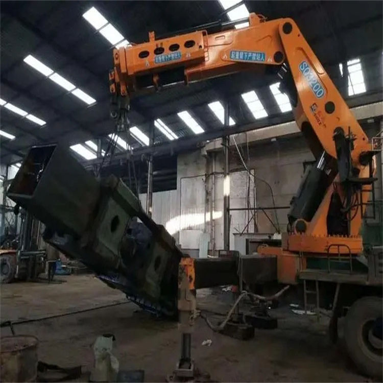 咸宁130吨折臂吊车出租吊机租赁附近电话